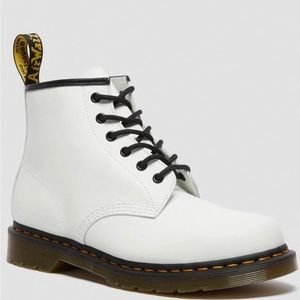 DR. MARTENS 101 YELLOW STITCH SMOOTH LEATHER ANKLE BOOTS - WOMENS - NWT
